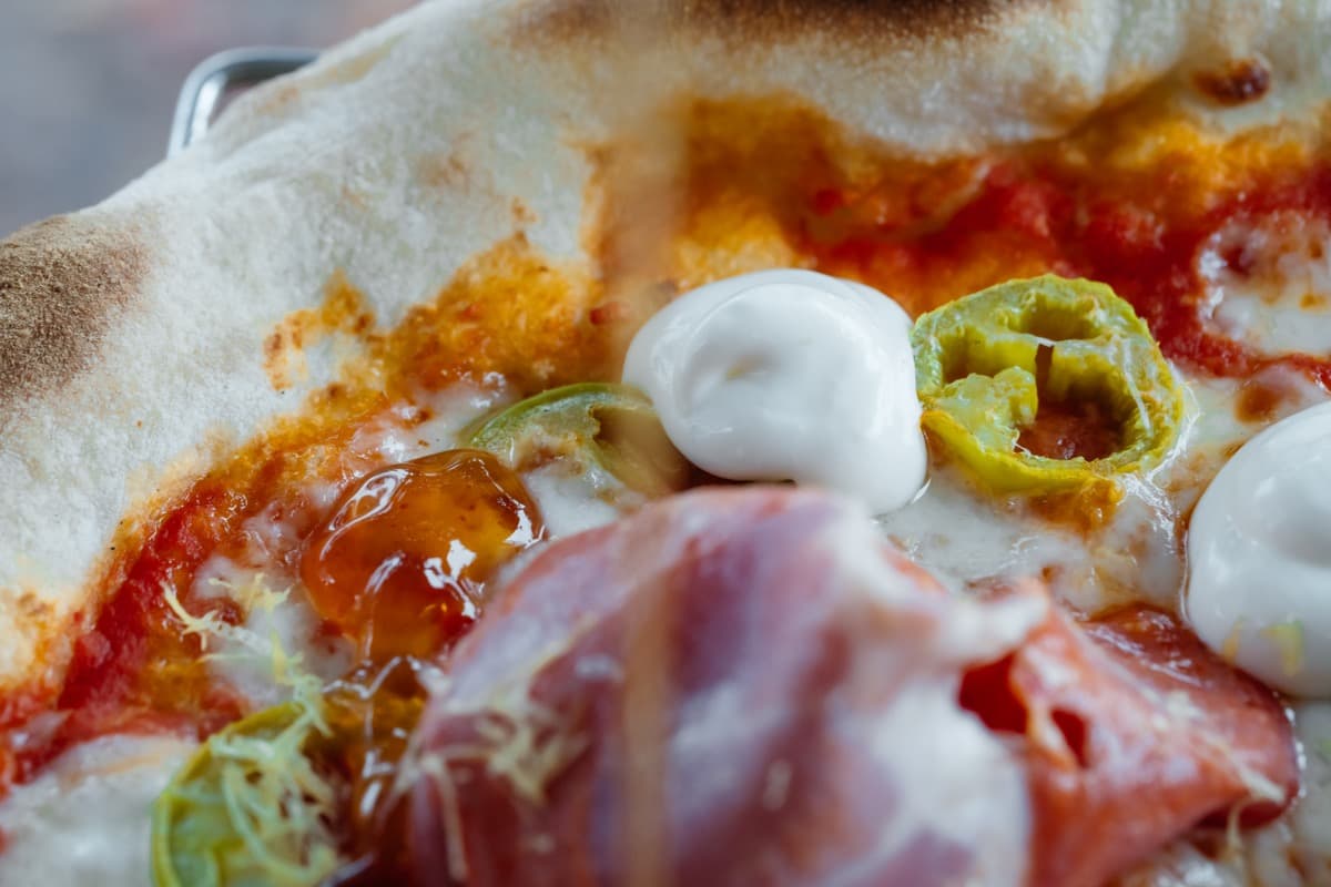 Guests lined up for fresh Neapolitan pizza at a Forno Via pop-up in the Puget Sound area
